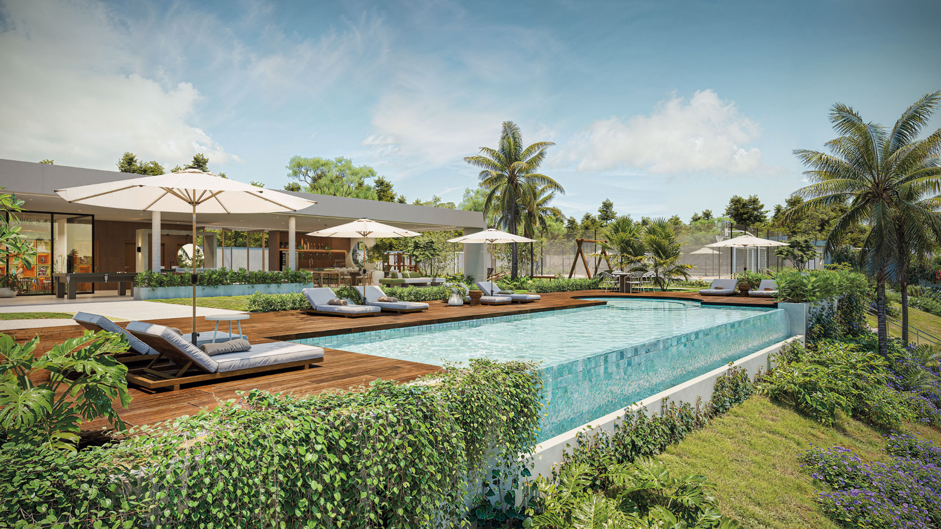 Piscina com deck e área de lazer